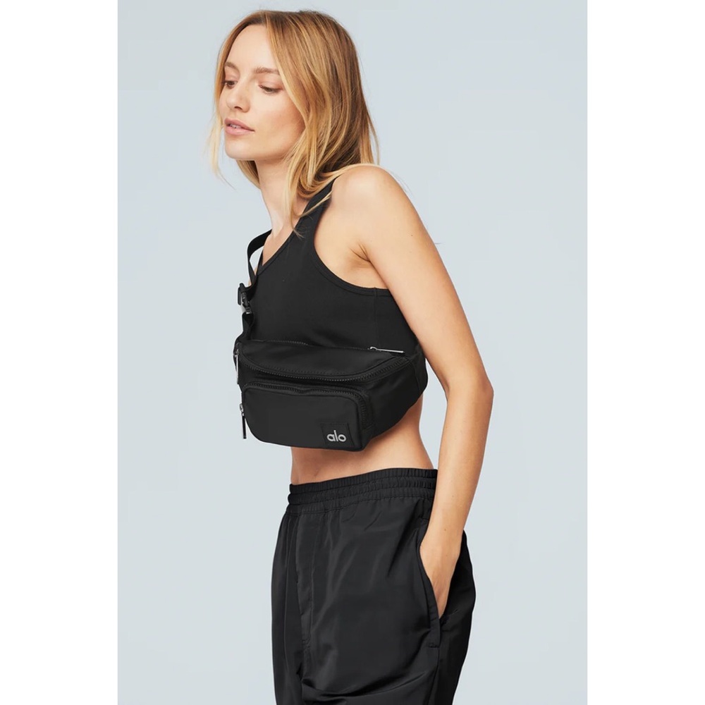 Alo Yoga Explorer Fanny Pack Black - Picture 2 of 15